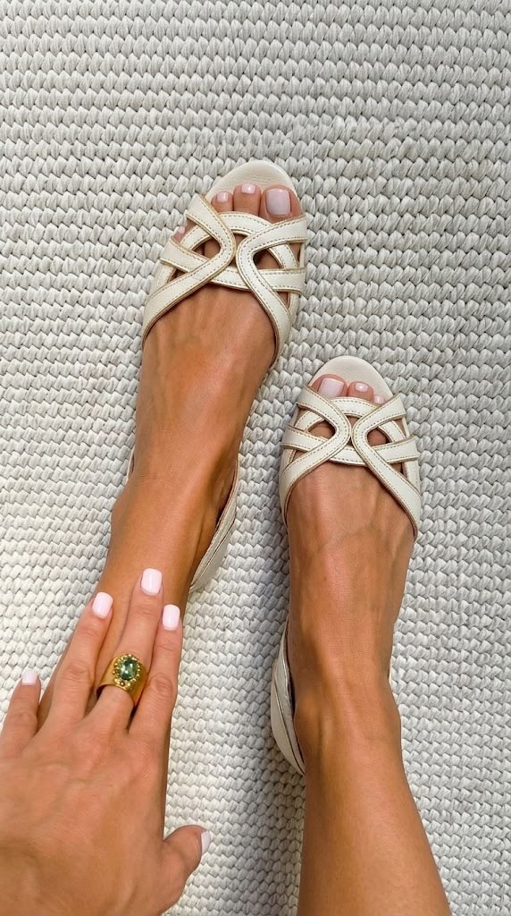 Sandalias trenzadas crema Camila