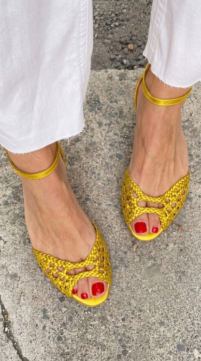 Sandalias trenzadas doradas Isabel
