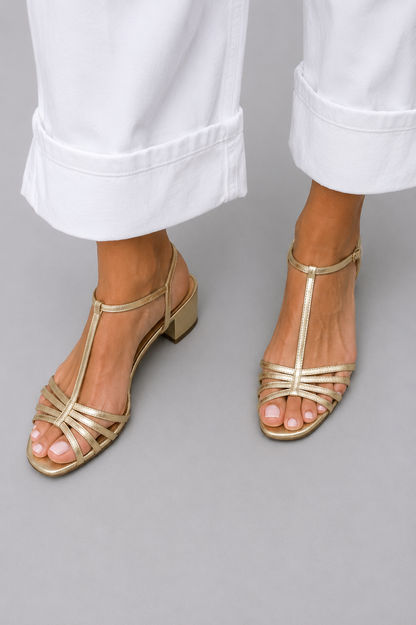 Sandalias doradas Alegra