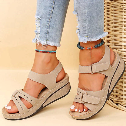 Sandalias ortopédicas cómodas con cuña Renata