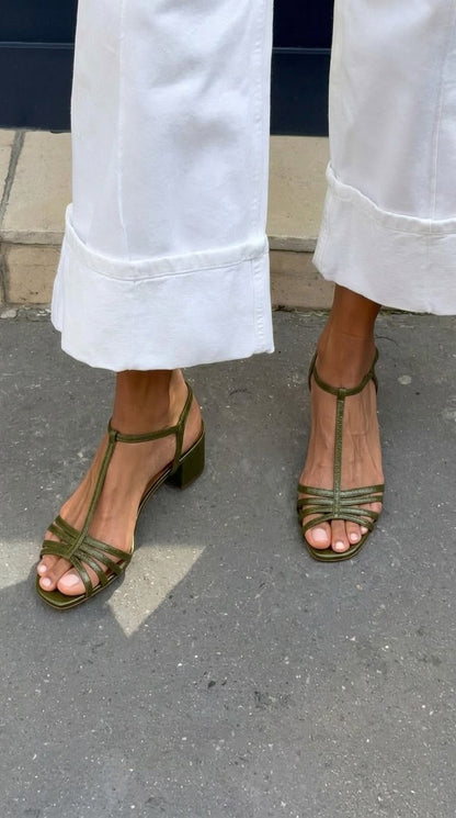 Sandalias doradas Alegra