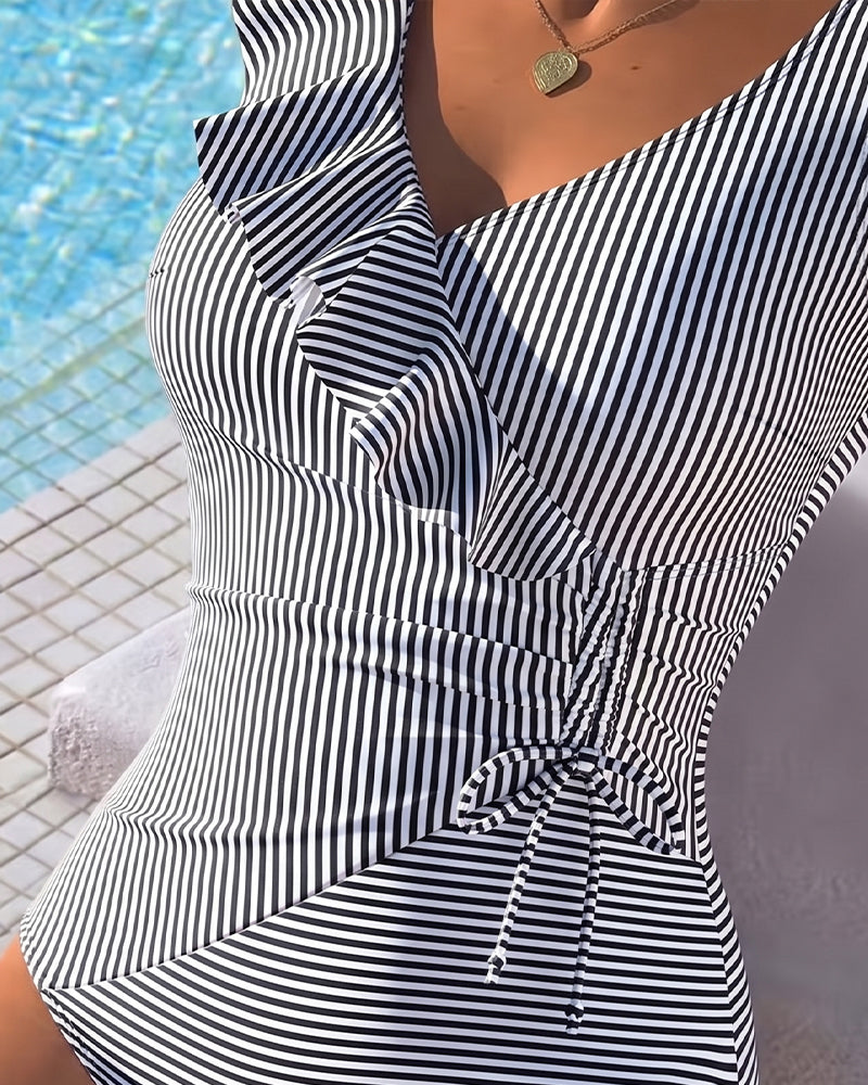 Traje de baño de una pieza de rayas con volantes Maritza