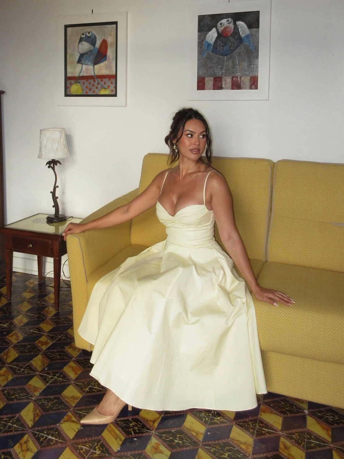 Vestido midi drapeado con escote corazón Camila