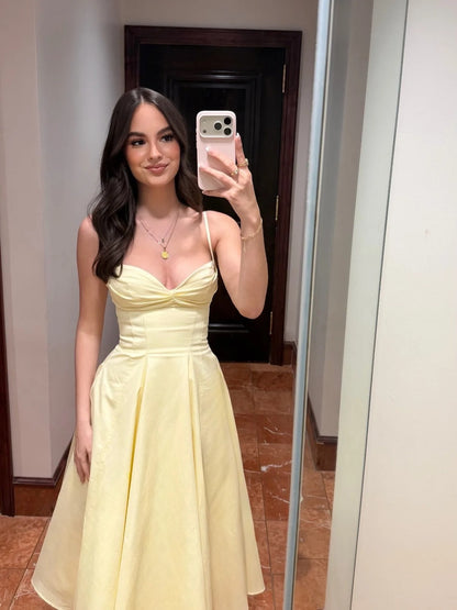 Vestido midi drapeado con escote corazón Camila